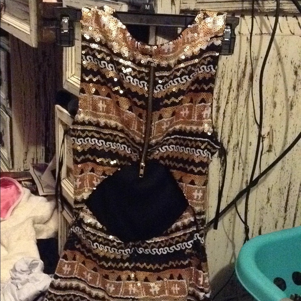 PROM DRESSSSS💛💛💛 - Picture 2 of 3